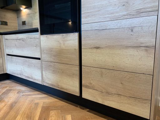 Doors are pinned, so they replicate drawer fronts